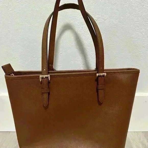 Michael Michael Kors
JET SET ITEM LARGE TOP ZIP POCKET TOTE - Picture 12 of 14